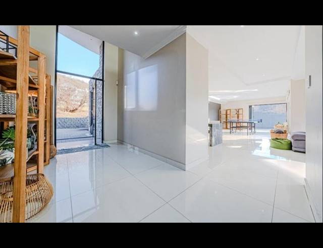 5 BEDROOM HOUSE FOR SALE IN EYE OF AFRICA